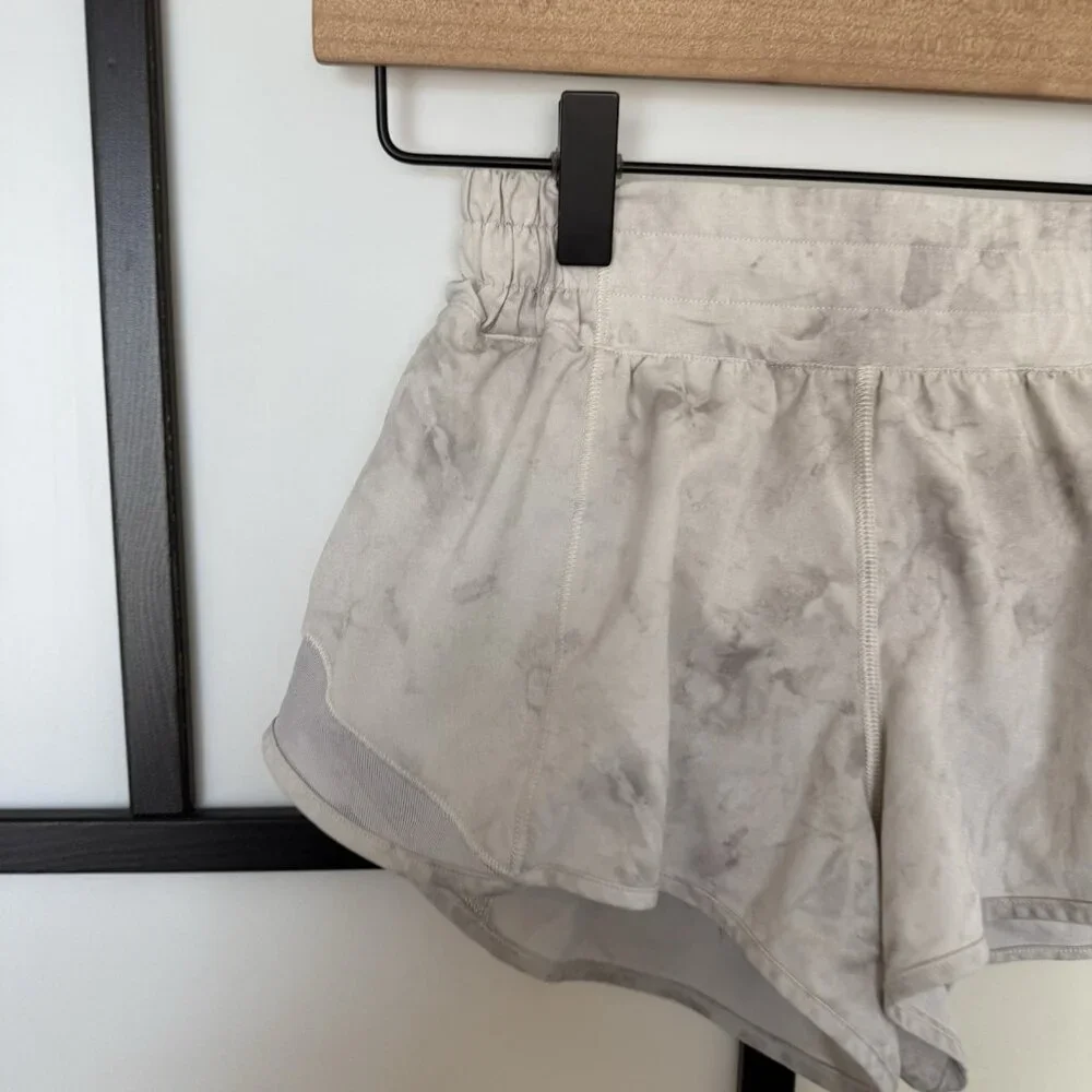 Lululemon Womens Hotty Hot Shorts (FIT LIKE A 2) Tennis Preppy Gym*LINER REMOVED